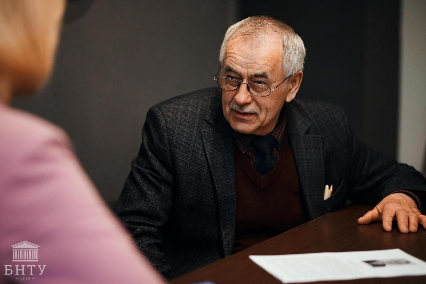 «Часто говорят, что работу нужно менять раз в пять лет. У меня сложилось по-другому: получил диплом в БПИ и с тех пор работаю в университете уже около полувека»